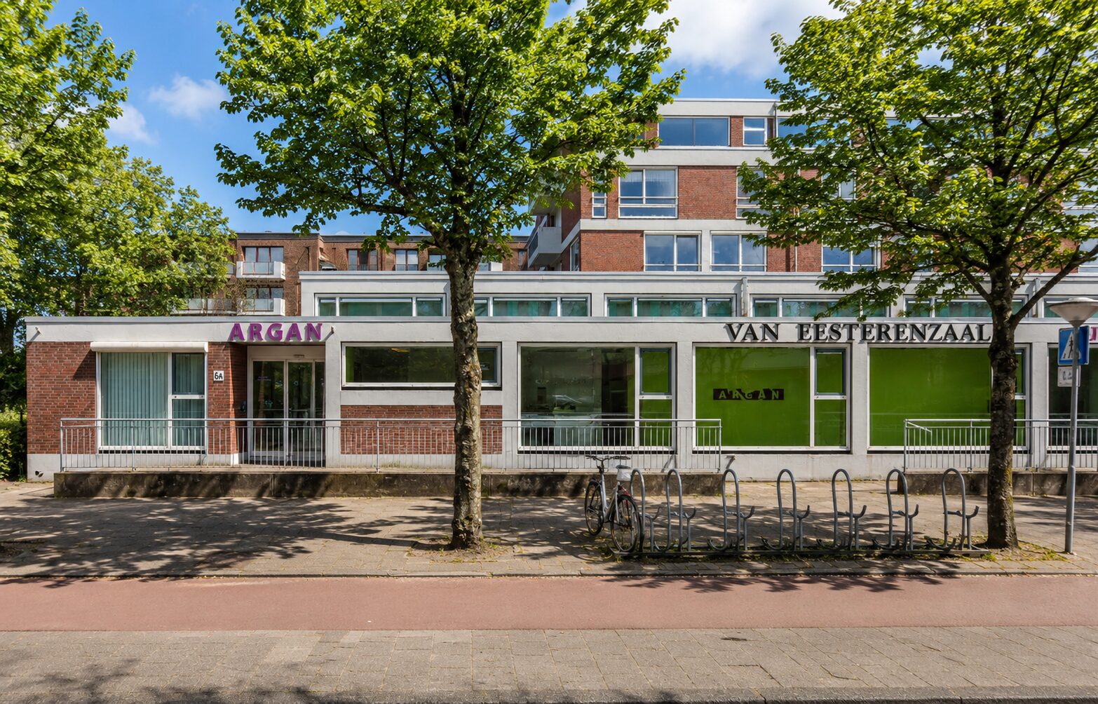 Het pand van Stichting Argan aan de Jan Tooropstraat, buitenaanzicht